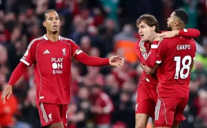 ليفربول وباريس سان جيرمان يتنافسان على أليكس سكوت