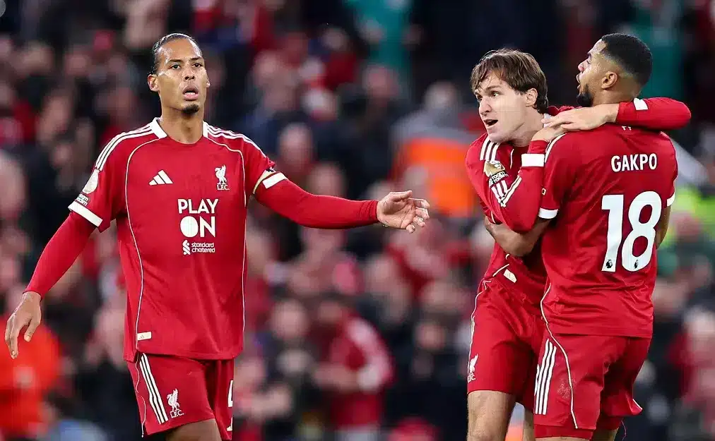 ليفربول وباريس سان جيرمان يتنافسان على أليكس سكوت